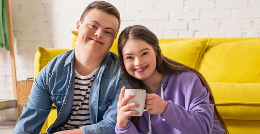 Zespół Downa to zespół wad wrodzonych, charakteryzujący się nieprawidłową liczbą 21 pary chromosomów. Ryzyko urodzenia dziecka z zespołem Downa wzrasta wraz z wiekiem matki.