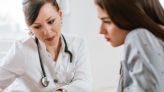 Konsultacja ginekologiczna – pierwsza wizyta dla nastolatek