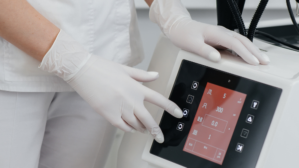 Laserowe odmładzanie twarzy laserem frakcyjnym CO2